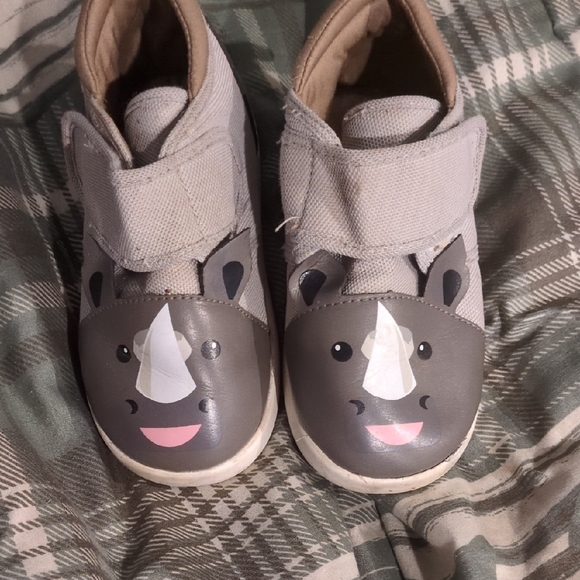 Ikiki Other - Squeaky Shoes